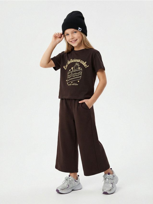 Sinsay - Căciulă cu aplicație și conținut ridicat de bumbac - negru