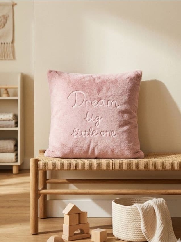 Sinsay - Față de pernă cu inscripția „Dream big little one” - cafeniu
