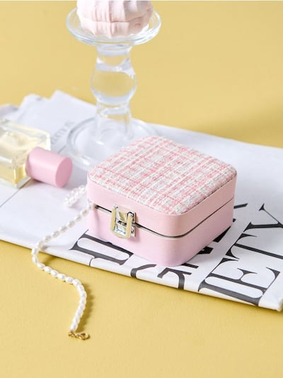 Органайзер за бижута с тъкан преден панел