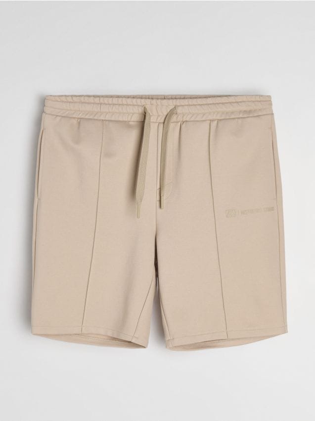 Sinsay - Pantaloni scurți slim din viscoză - bej