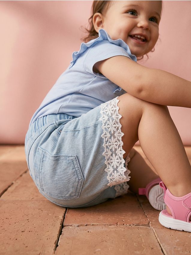Sinsay - Pantaloni scurți din denim cu dantelă decorativă - albastru