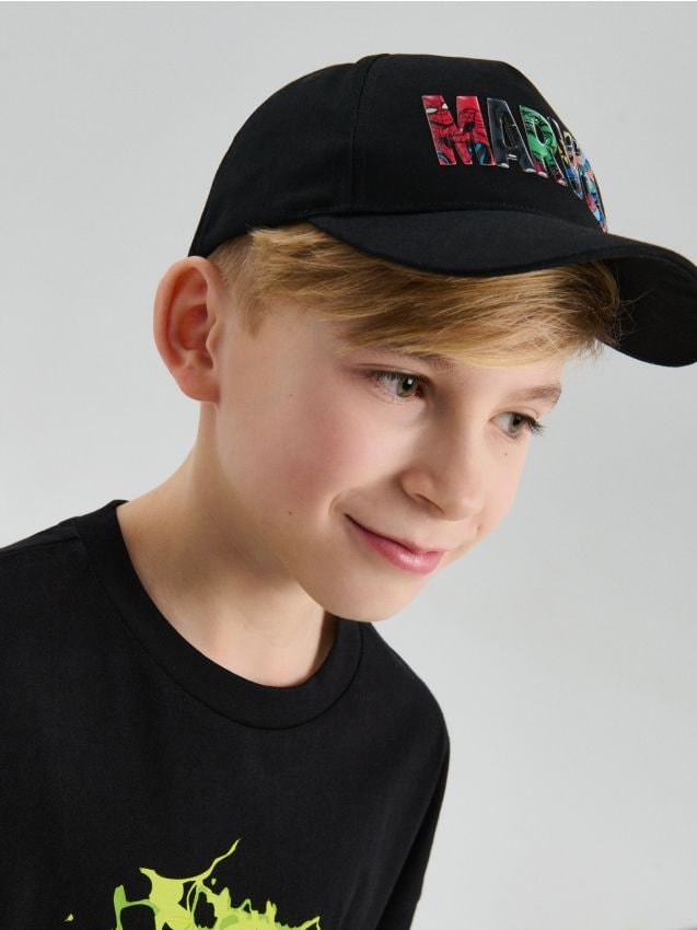 Sinsay - Bawełniana czapka z daszkiem Marvel - czarny