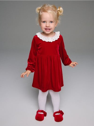 Dekoratiivse kraega kleit