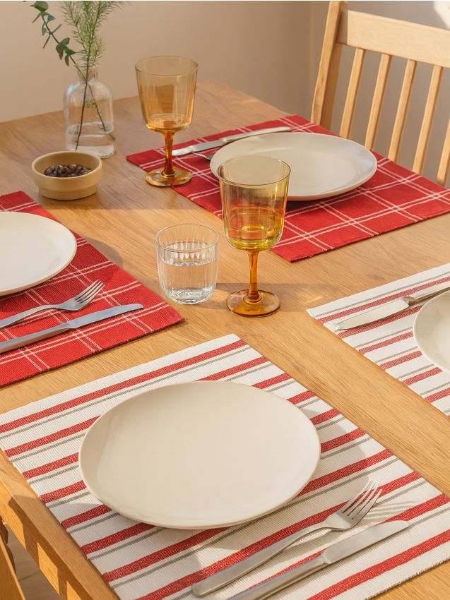 Sinsay - Stolové prestieranie, balenie 4 ks - škoricovo červená