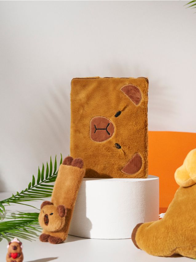 Sinsay - Husă pentru tabletă cu motiv capibara - maro-închis