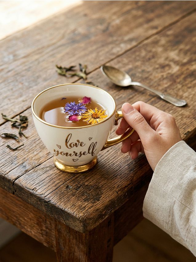 Sinsay - Cană ceramică cu accente aurii - alb