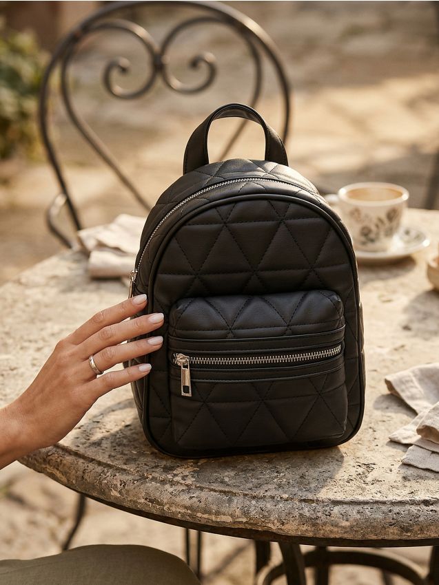 Sinsay - Rucsac matlasat din imitație de piele - negru