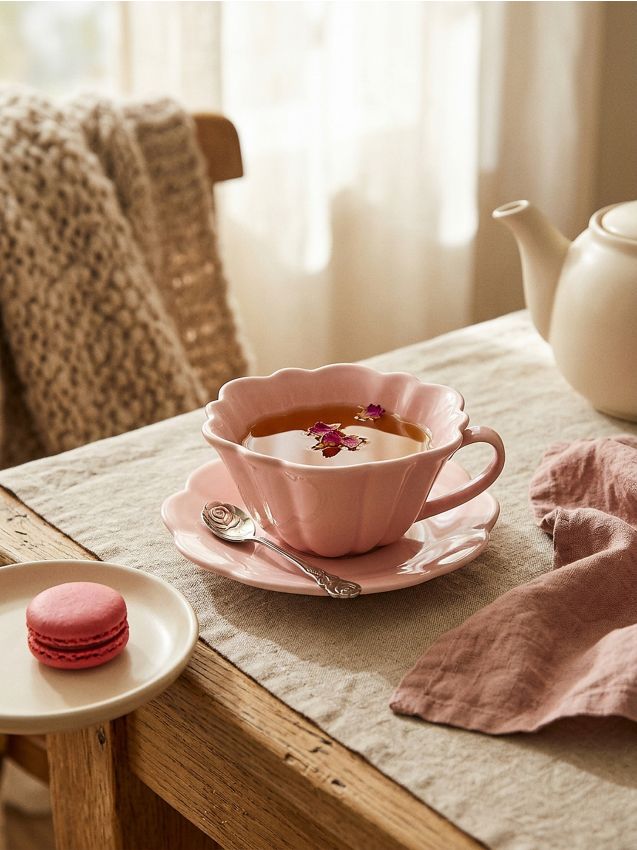 Sinsay - Ceașcă și farfurioară din ceramică cu formă ondulată, florală - roz-pastel