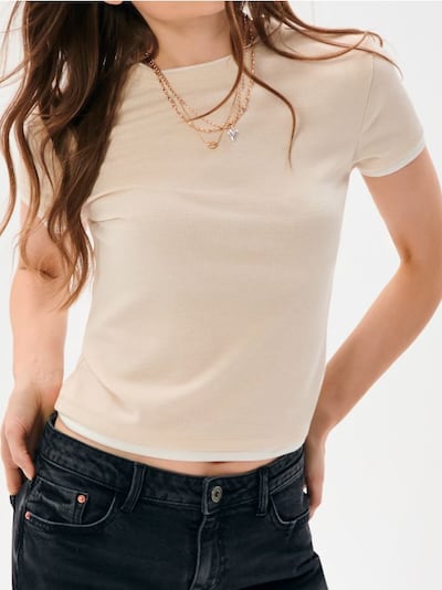 Geripptes Basic-Tshirt mit Kontrastpaspel und Viskoseanteil