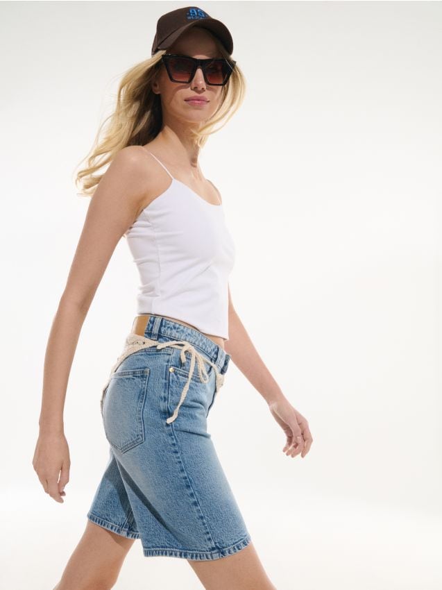 Sinsay - Șorturi din denim comfort straight cu talie înaltă - albastru