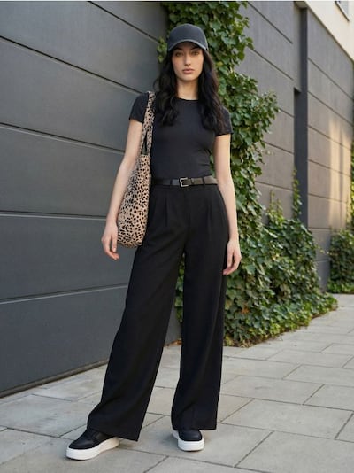 Ühevärviline basic bodi lühikeste varrukatega