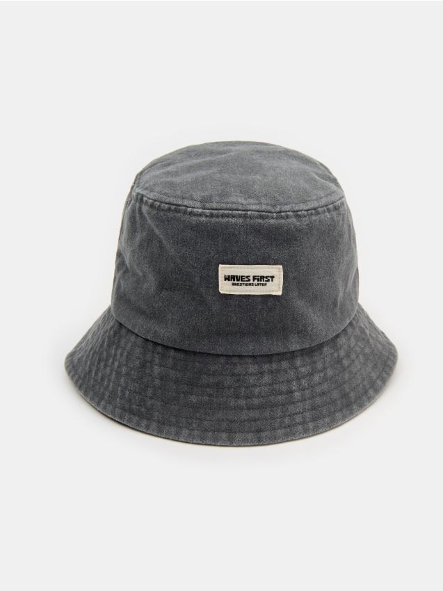 Sinsay - Pălărie tip bucket din denim cu aplicație - gri