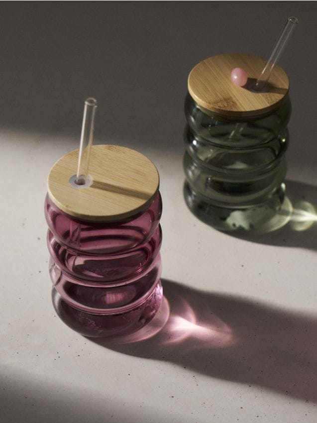 Sinsay - Cană din sticlă cu capac și pai - roz