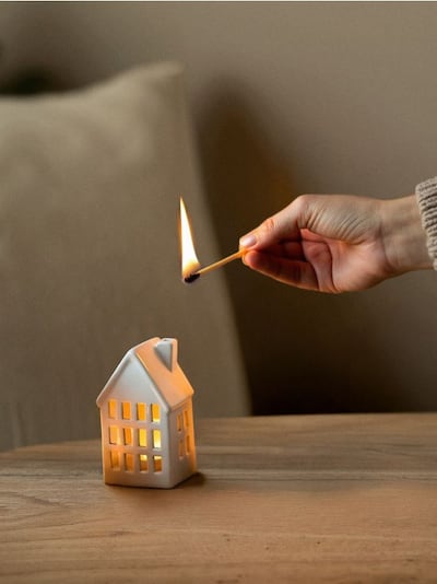 Świecznik w kształcie domku