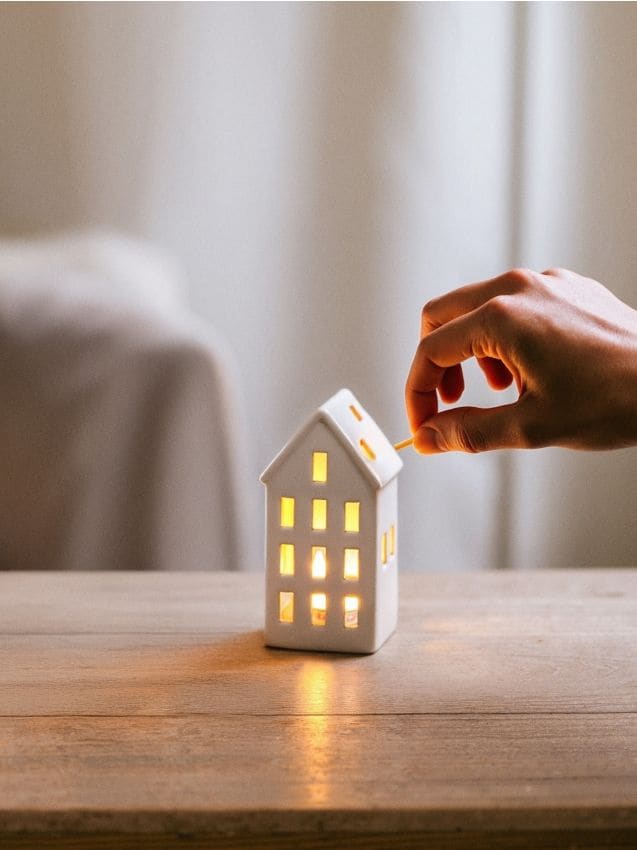 Sinsay - Svietnik v tvare domčeka - biela