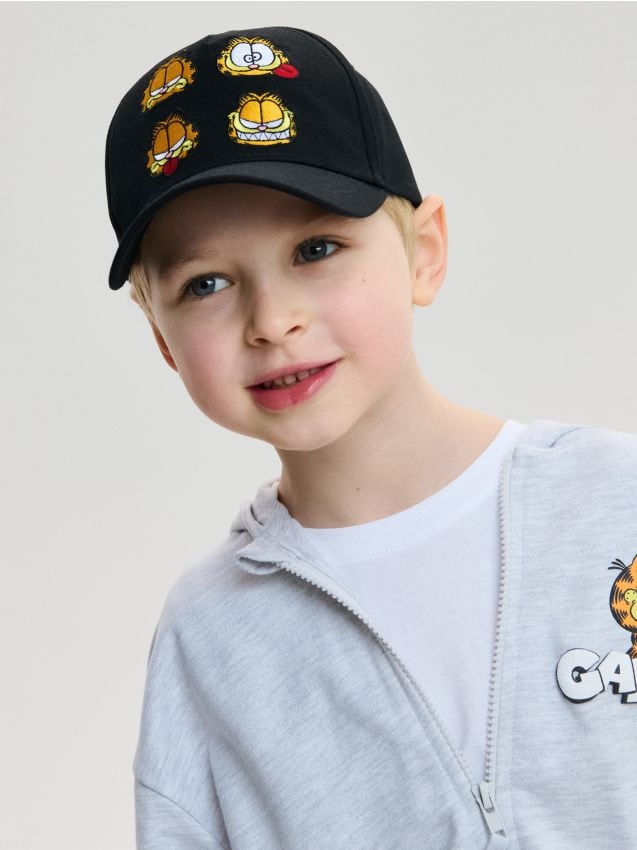 Sinsay - Șapcă cu cozoroc cu broderie Garfield - negru