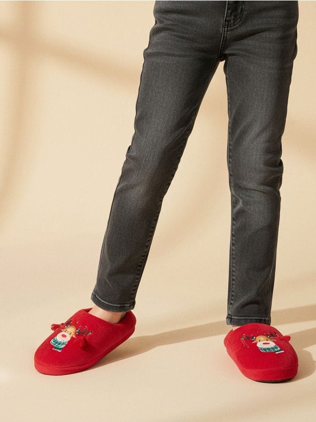 Sinsay - Papuče s vyšívaným sobom - červená