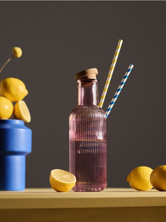 Sinsay - Carafă striată cu dop din plută - roz