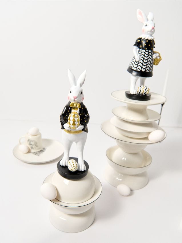 Sinsay - Figurină de Paște cu iepuraș în ținută elegantă - alb
