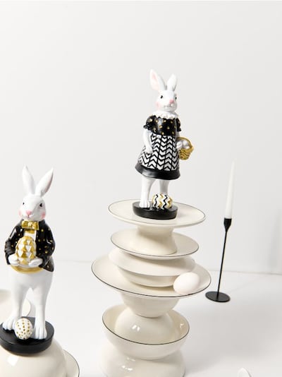 Πασχαλινό διακοσμητικό λαγουδάκι με κομψή ενδυμασία