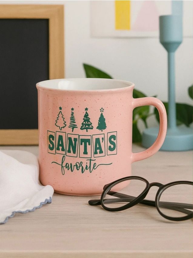Sinsay - Vianočný hrnček s nápisom „Santa’s Favorite“ - pastelová ružová