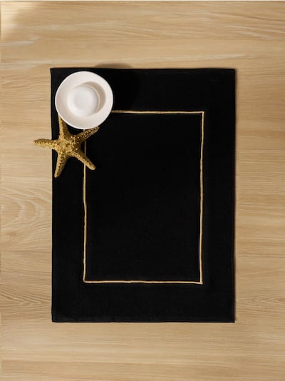 Fürdőszobai szőnyeg arany részletekkel