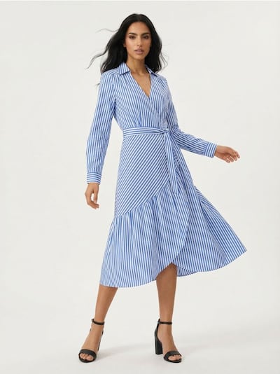 Смугаста сукня-сорочка з зав’язуванням на талії
