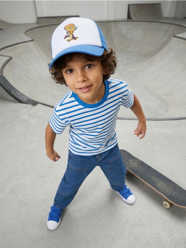 Sinsay - Bawełniana czapka z ozdobnym haftem - niebieski