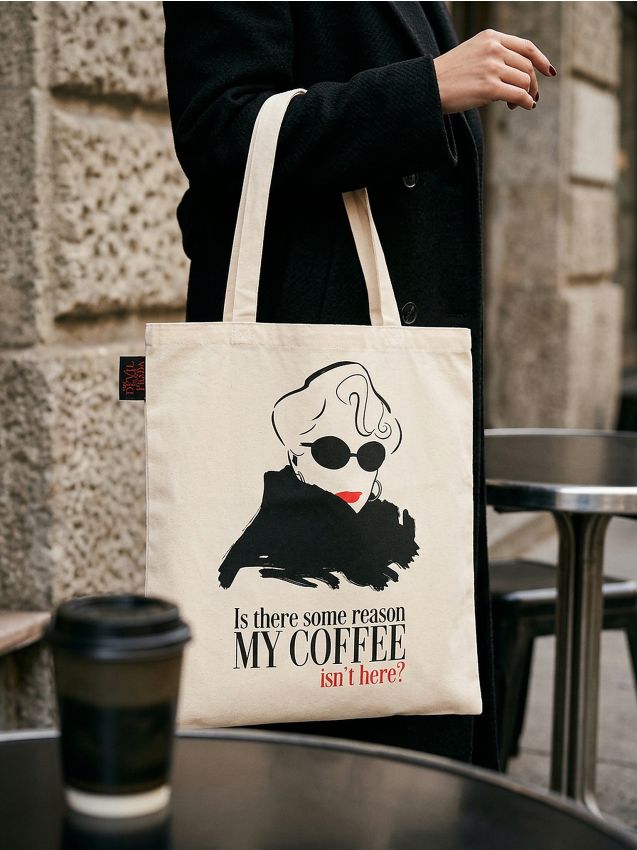 Sinsay - Geantă shopper din material textil cu imprimeu Diavolul se îmbracă de la Prada - crem