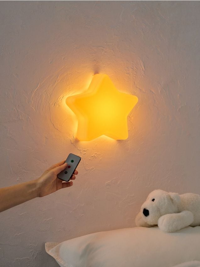Sinsay - Lampă de noapte LED de perete în formă de stea - galben-deschis