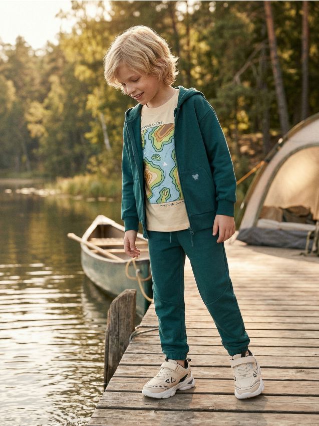 Sporta džemperis ar kapuci