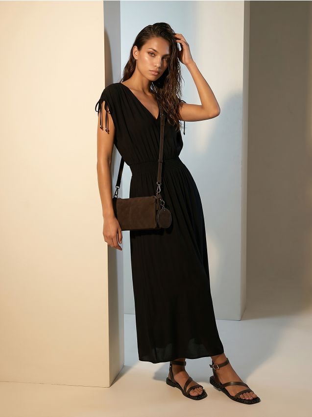 Abito midi in viscosa con arricciature e perline decorative - nero