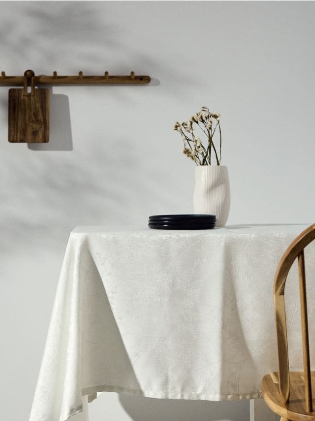 Tovaglia jacquard con motivo floreale - panna