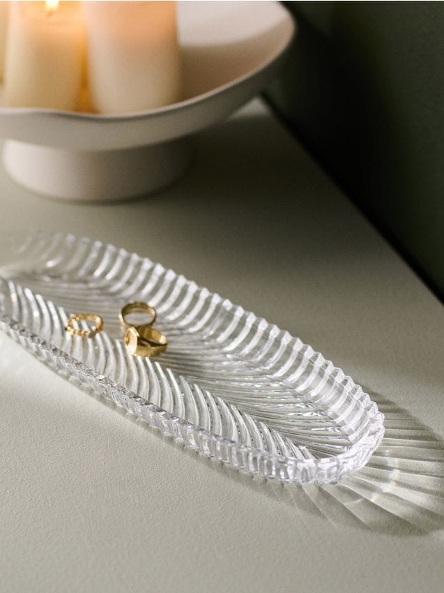 Sinsay - Tavă decorativă din sticlă în formă de frunză - clear