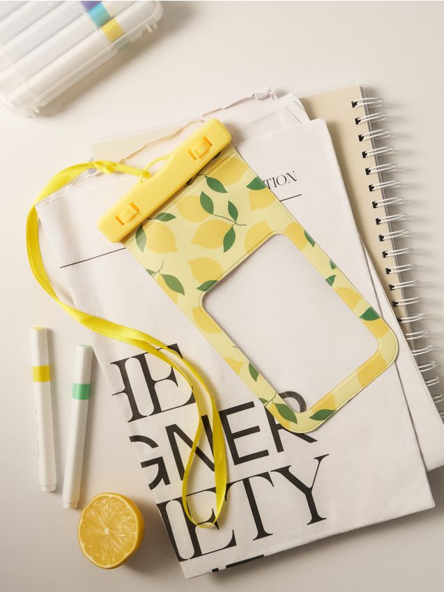 Sinsay - Husă impermeabilă pentru telefon cu motiv de lămâi, cu șnur - galben