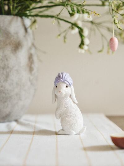 Великденска стояща декорация във форма на зайче