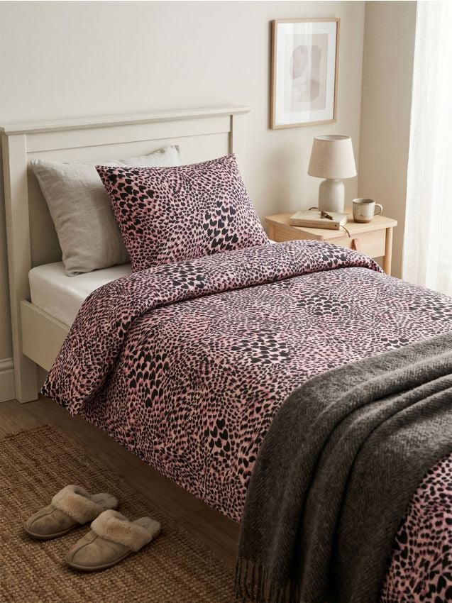 Sinsay - Set de lenjerie de pat cu motiv de inimi în stil leopard - bej