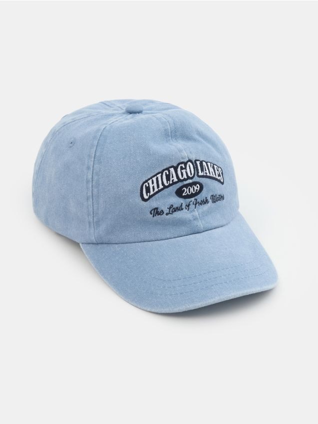 Sinsay - Bawełniana czapka z haftowanym napisem 