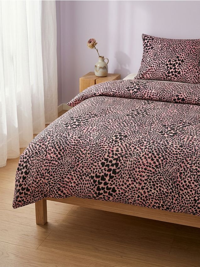 Sinsay - Set de lenjerie de pat cu motiv de inimi în stil leopard - bej