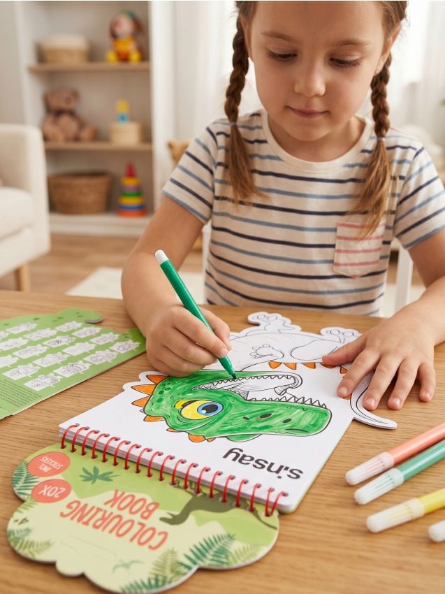 Sinsay - Carte de colorat cu markere și autocolante cu motiv dinozaur 7 pack - verde