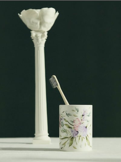 Fogkefetartó virágmintával