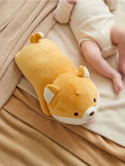 Plišasta igrača v obliki psa corgi