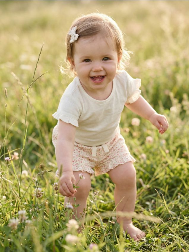 Sinsay - Bawełniane szorty ze wzorem kwiatowym - kremowy