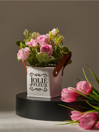 Декоративний букет квітів у горщику