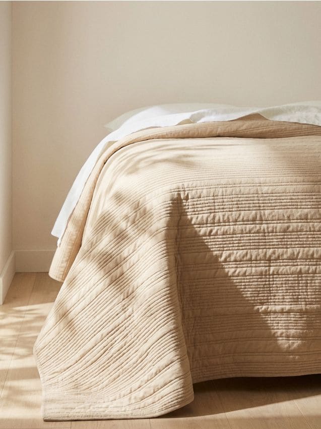 Sinsay - Cuvertură matlasată pentru pat - bej