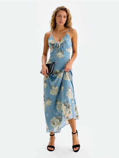 Міді сукня на бретелях із 3D елементом у формі троянди