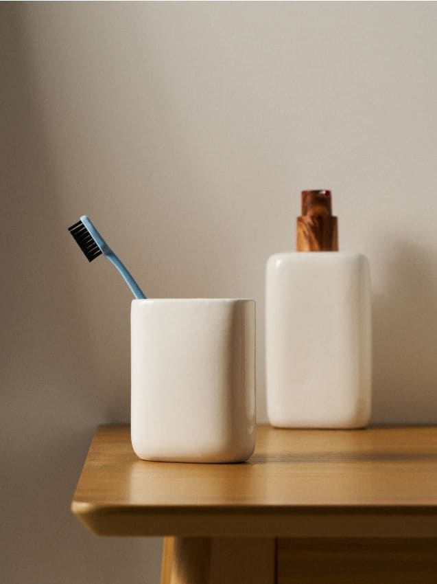 Sinsay - Recipient ceramic uni pentru periuțe de dinți - alb