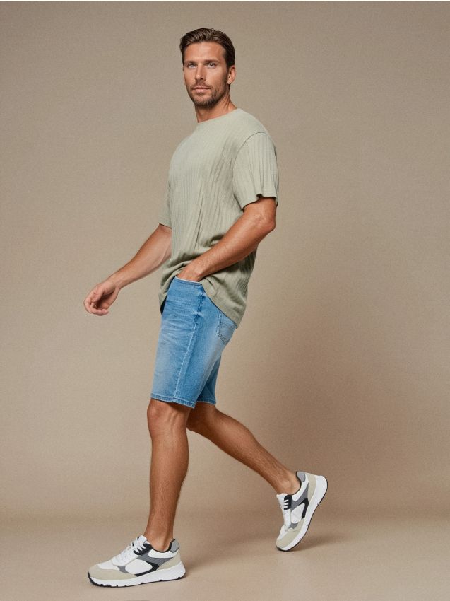 Sinsay - Șorturi din denim slim fit cu buzunare - albastru