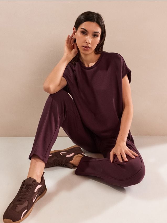 Sinsay - Pantaloni țigaretă din tricot scuba cu amestec de viscoză - bordo