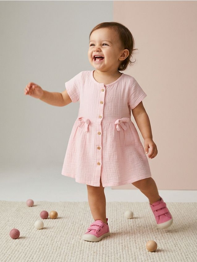 Sinsay - Rochie din bumbac cu nasturi și funde decorative - roz-begonie